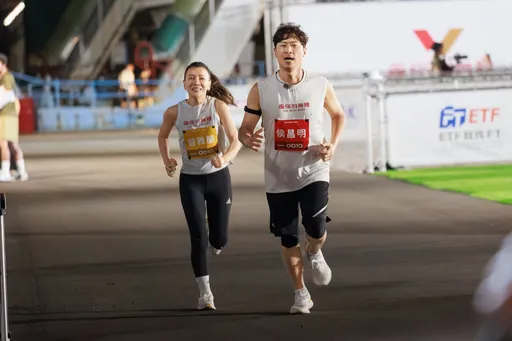 侯昌明豪撒6位数助阵爱妻　曾雅兰爆发超强体能