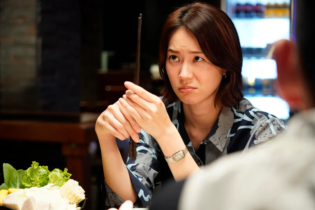 钟瑶饰演优雅的时尚女神，但私下是懒惰的鱼干女。彼此影业提供