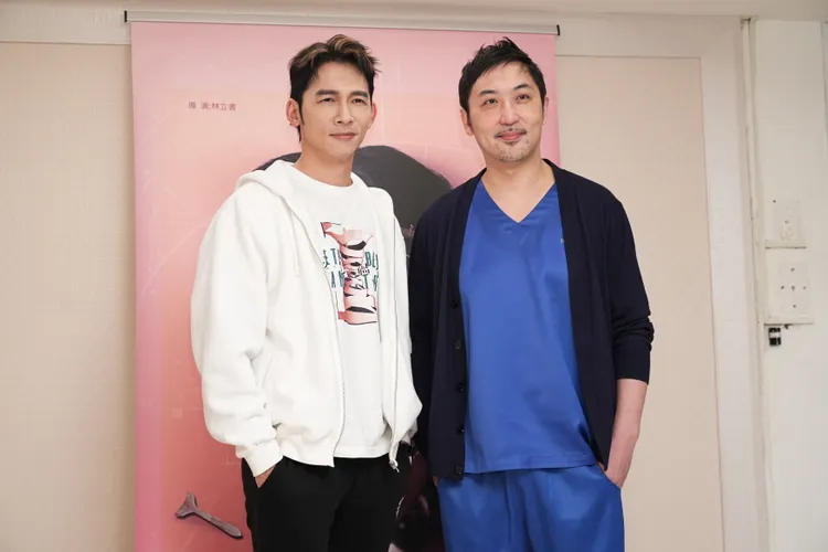 李進良（右）認為影集一開頭就要迅速抓住觀眾目光。彭欣偉攝