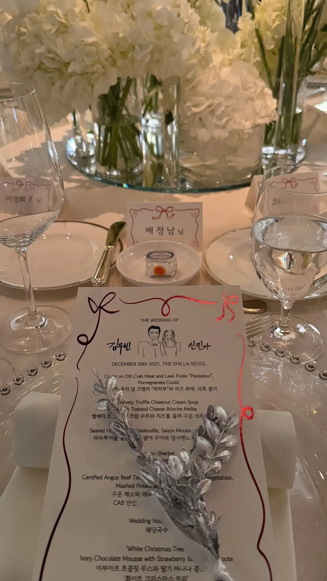 金宇彬、申敏儿婚礼的菜单印有2人的亲笔插画和手写字，餐点都是高档食材。翻摄裴正南IG