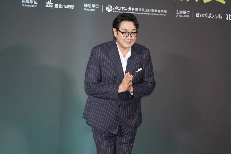 赵震雄爆黑料后退出演艺圈，如今又爆他曾多次对后辈演员施暴。摄影中心摄