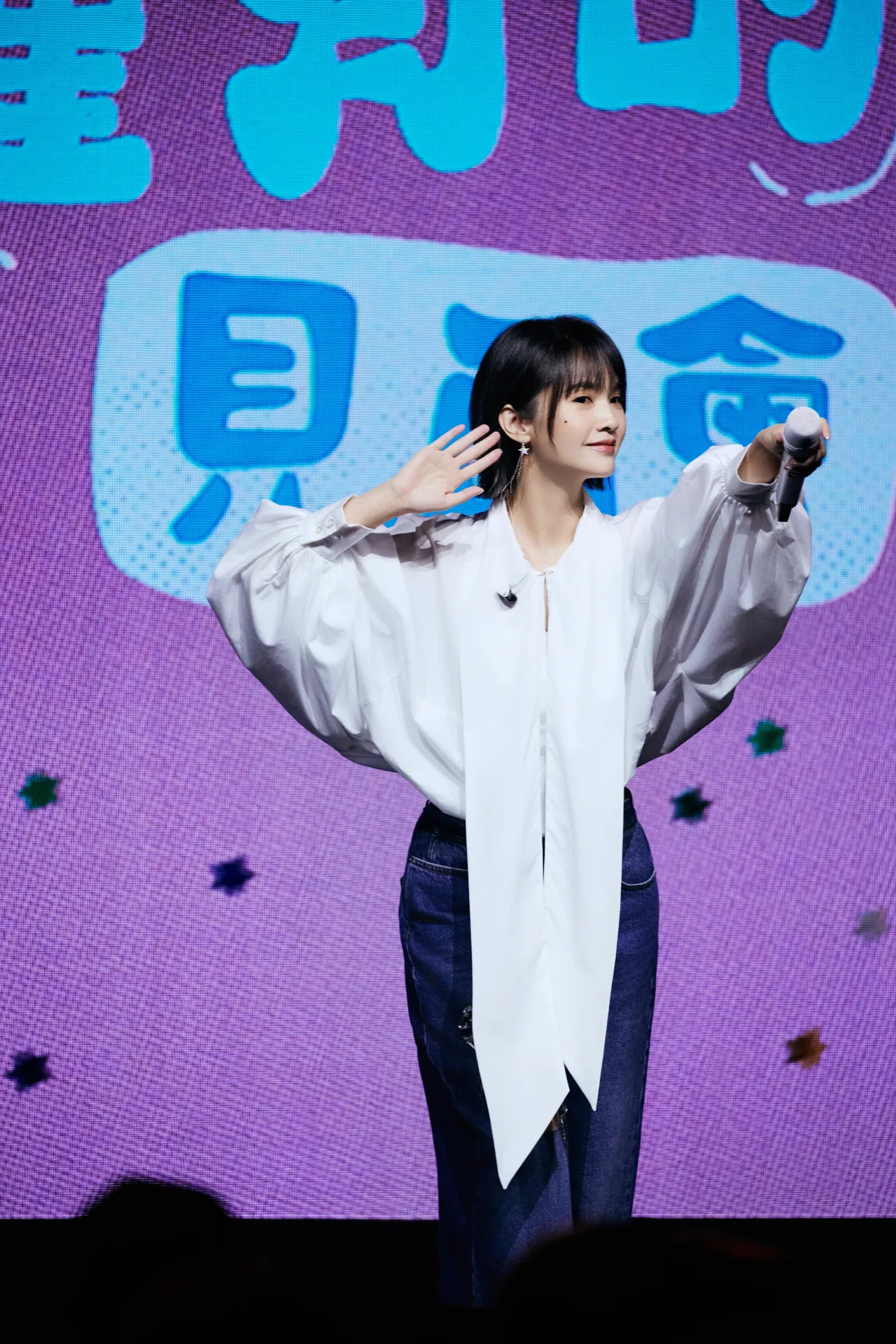 杨丞琳术后首度在台露面，不忘与粉丝报平安。树与天空提供