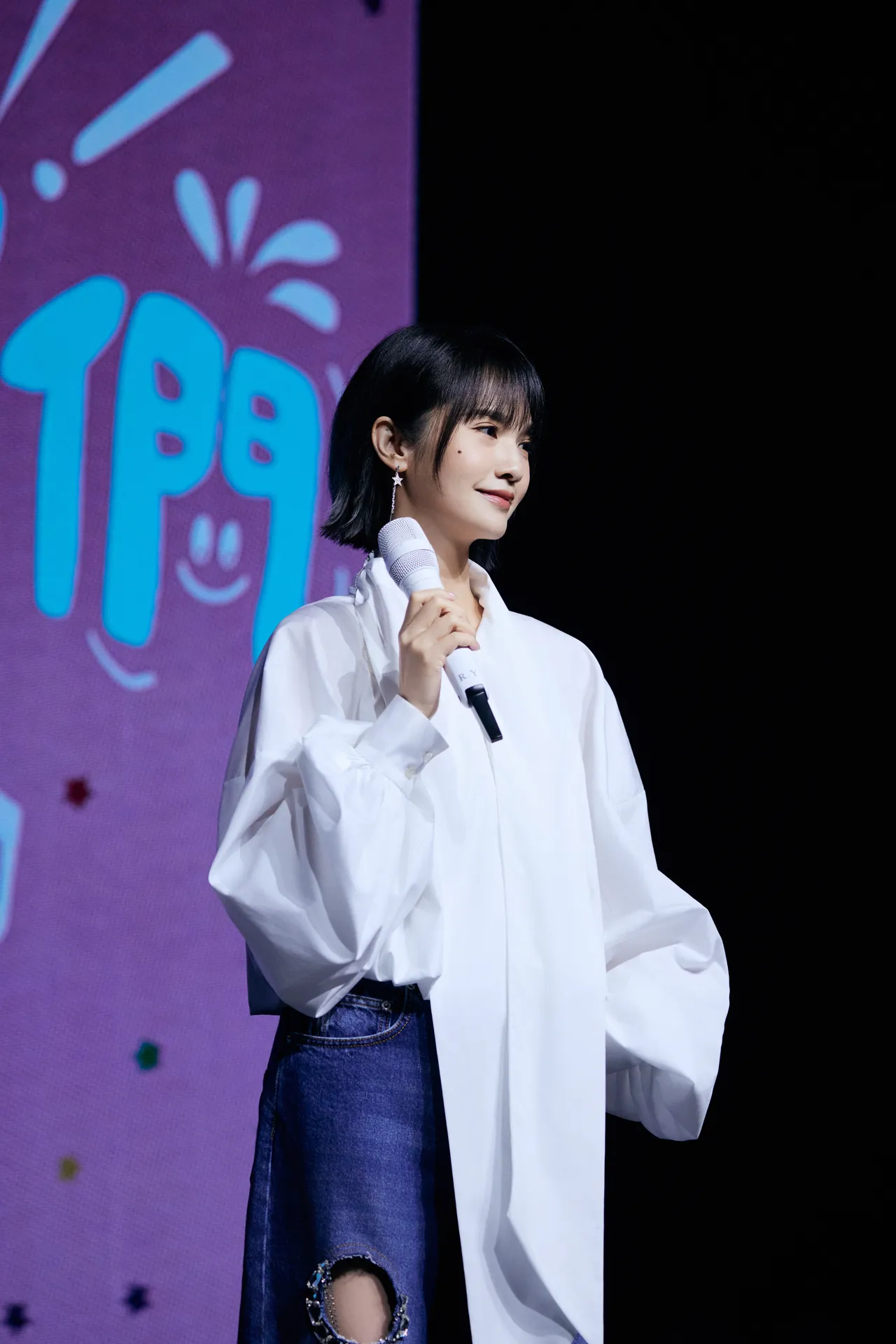 杨丞琳为罹癌粉丝改歌单，现场为之动容。树与天空提供