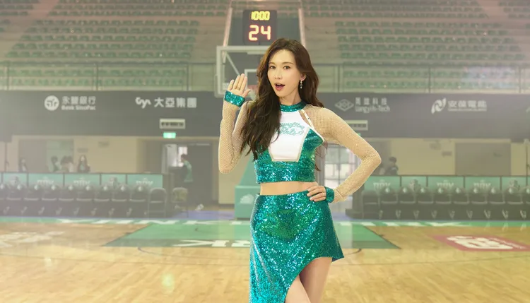 林志玲受邀擔任台灣職籃「洋基工程籃球隊」隊史主場首戰嘉賓。林志玲工作室提供