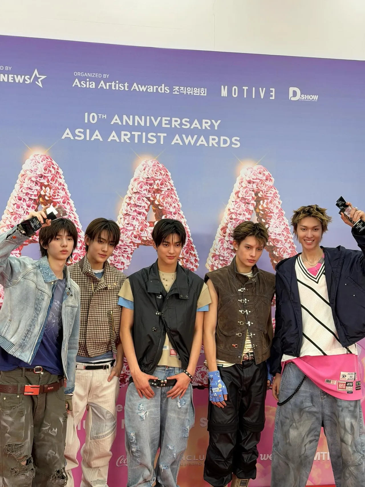 CORTIS上周来台参加AAA颁奖典礼，JAMES（赵雨凡，右二）带队友回家乡。翻摄CORTIS IG