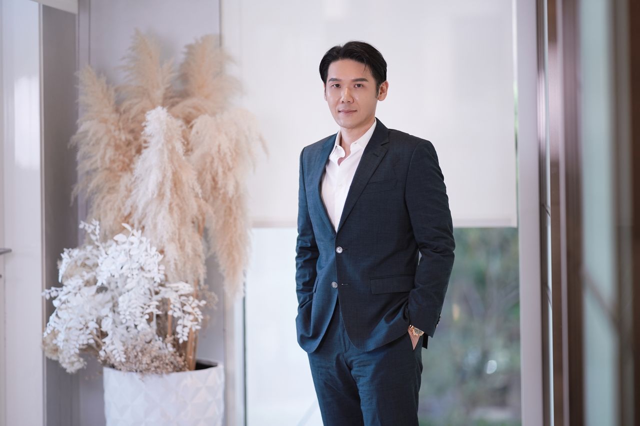 10大人氣醫師專訪|博士名醫薛博仁獲獎謙稱「僥倖」 因陳怡蓉過敏種姻緣被她傻傻吸引