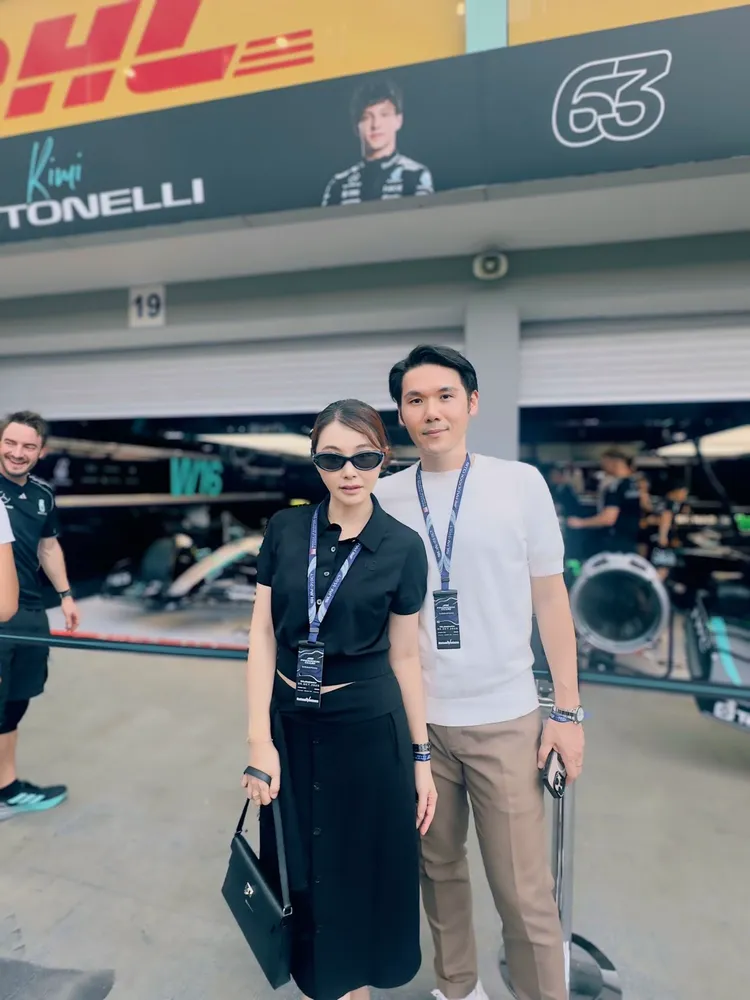 薛博仁（右）與愛妻陳怡蓉。薛博仁提供