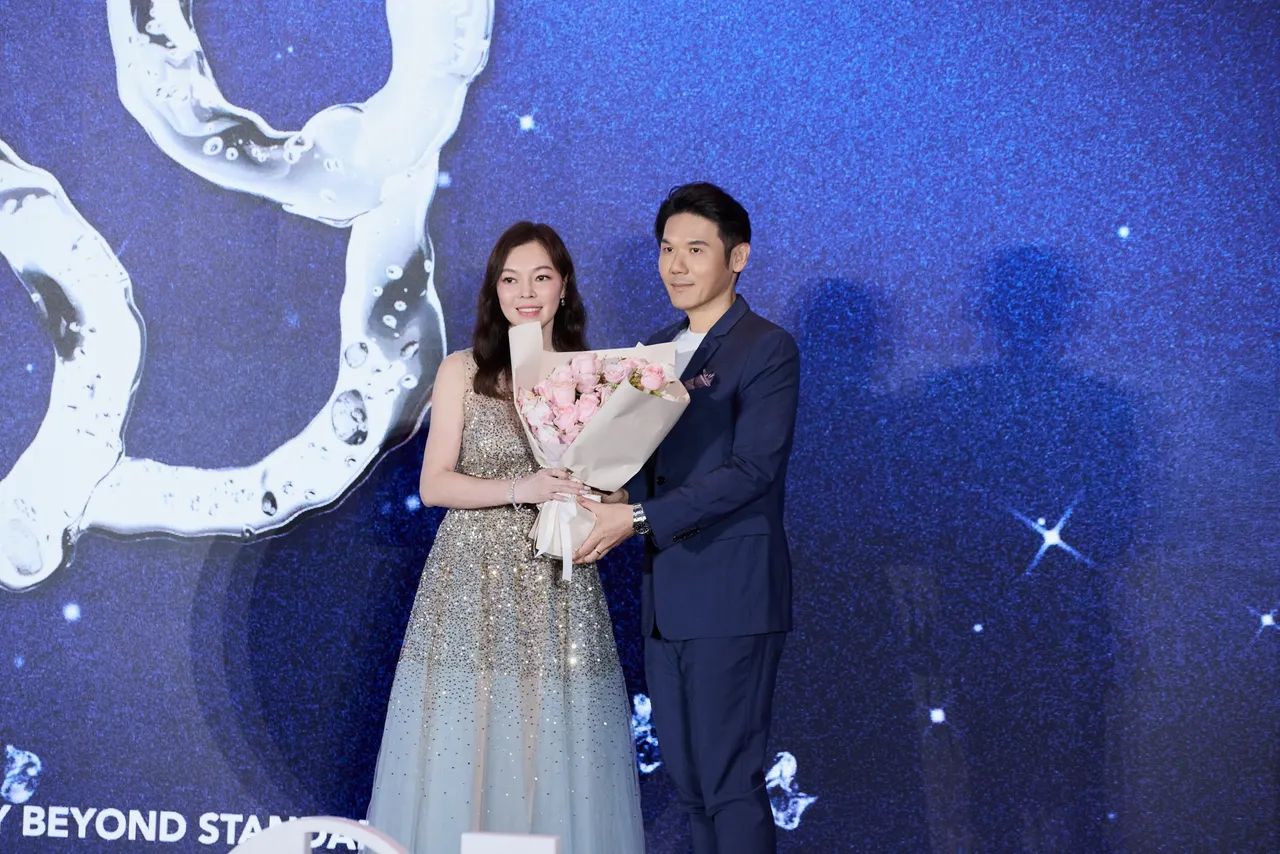 薛博仁（右）称曾馨莹是他事业上的贵人。薛博仁提供