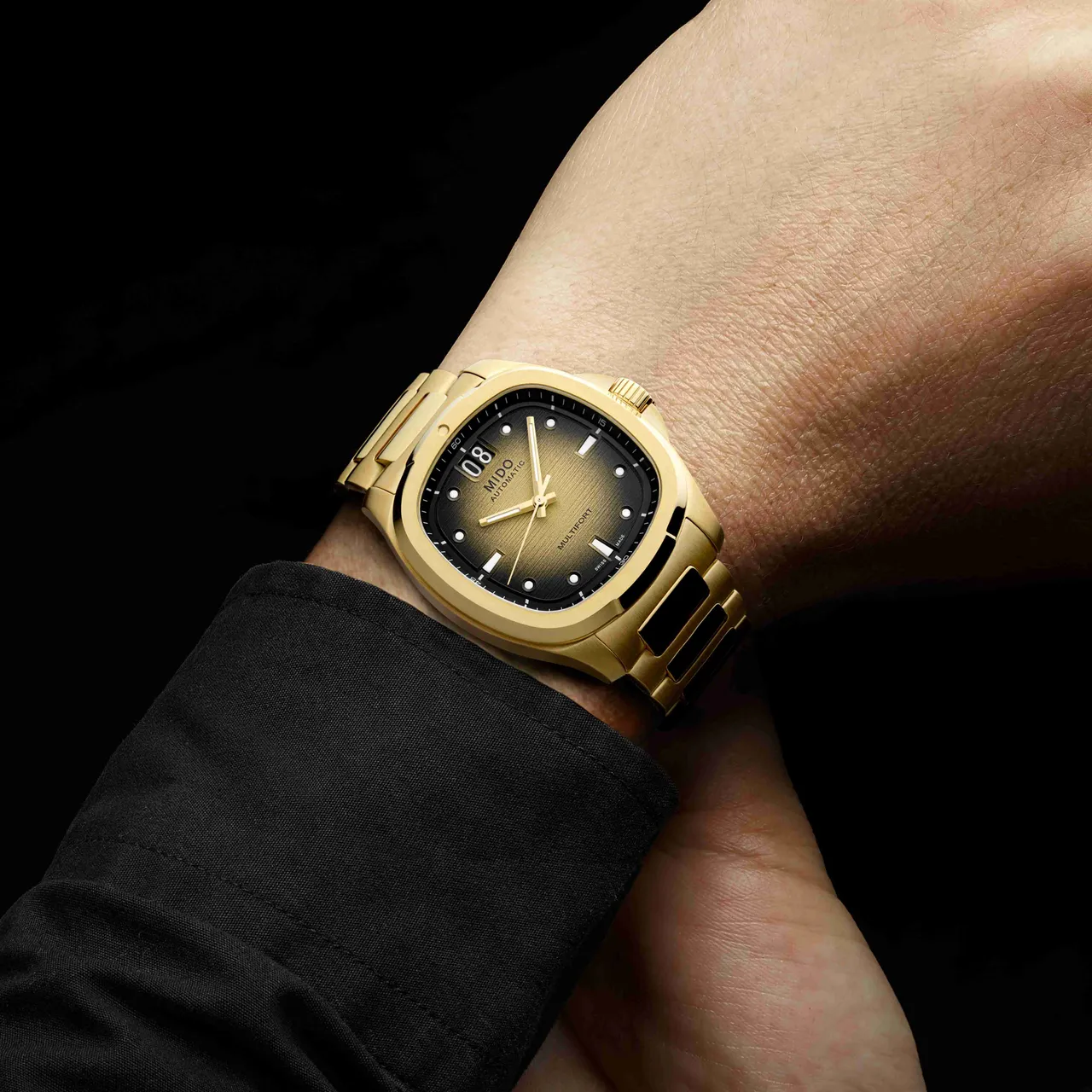 Multifort TV Big Date以方中带圆的表壳展现复古感。品牌提供