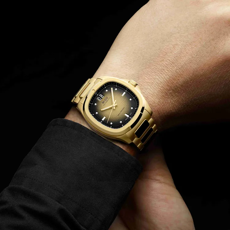 Multifort TV Big Date以方中帶圓的錶殼展現復古感。品牌提供