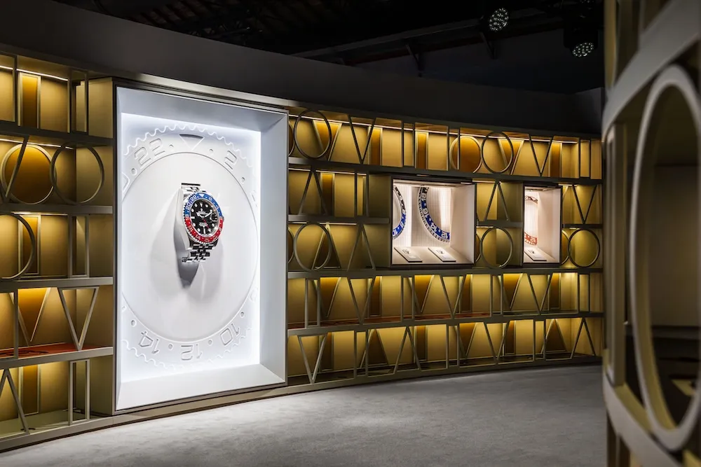 劳力士 GMT-Master「穿越时区」展览展示来自瑞士的大型GMT-Master腕表。品牌提供