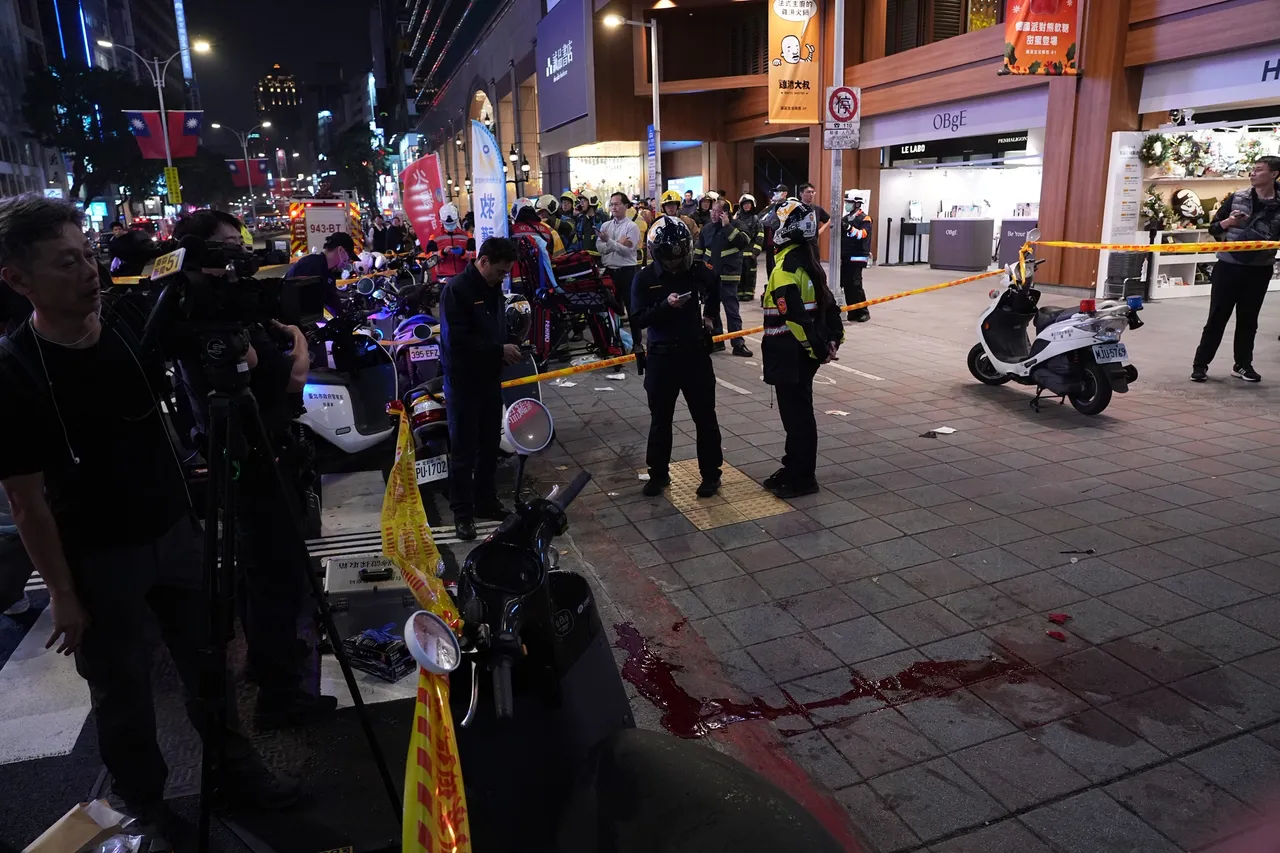 北捷掷弹砍人｜黑衣男丢烟雾弹、持刀砍人！交通部曝高铁、台铁营运现况