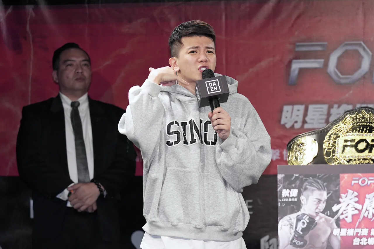 没想到竟会遇到这种场面，一时激动，痛哭失声。彭欣伟摄