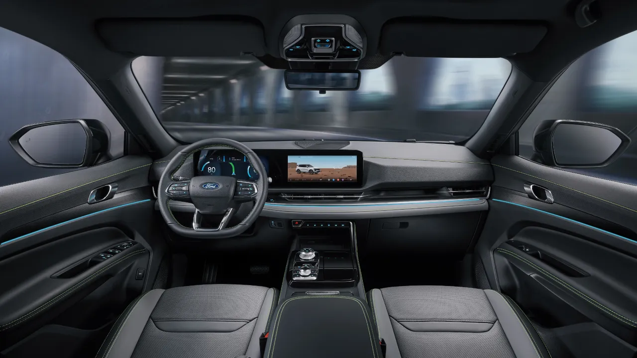 Ford Territory 1.5T Per4mance Hybrid惊艳版搭载最新智慧座舱科技，包括双前座电动通风座椅、双12.3吋悬浮式数位萤幕等。业者提供