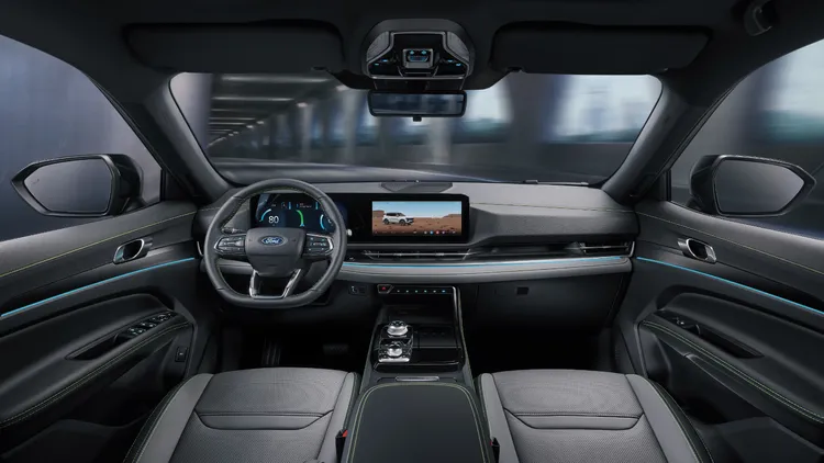 Ford Territory 1.5T Per4mance Hybrid驚豔版搭載最新智慧座艙科技，包括雙前座電動通風座椅、雙12.3吋懸浮式數位螢幕等。業者提供