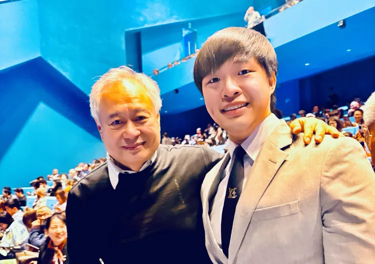 蒋荣宗（右）昨朝圣音乐会，偶遇偶像李安导演。ZONG MUSIC 荣宗蒋音乐国际公司提供