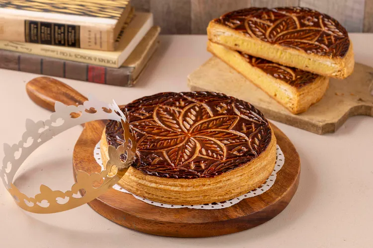 彼得潘烘焙坊國王派720元/8吋。近年烘焙業界在蛋黃酥上追求國王派等級的酥皮，彼得潘烘焙坊則反向讓國王派派皮吃起來有如綠豆椪一般的化口性，與濕潤杏仁餡相輔相成。業者提供