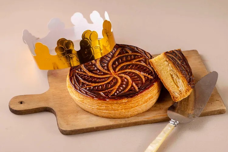 河馬先生經典國王派 950元/7吋、150元/片。派皮減少延壓層次增加酥脆度，經典奶油杏仁餡添加蘭姆酒，搭配適度烘烤，使派皮與內餡達到完美平衡，一口咬下即能感受國王派魅力所在。業者提供