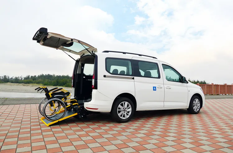 福斯商旅此次與四家原廠認證特優改裝商合作，包括太古標鎰、台灣福祉、重安福祉與輔康企業，分別提供具不同機能的專業輔具套件。業者提供