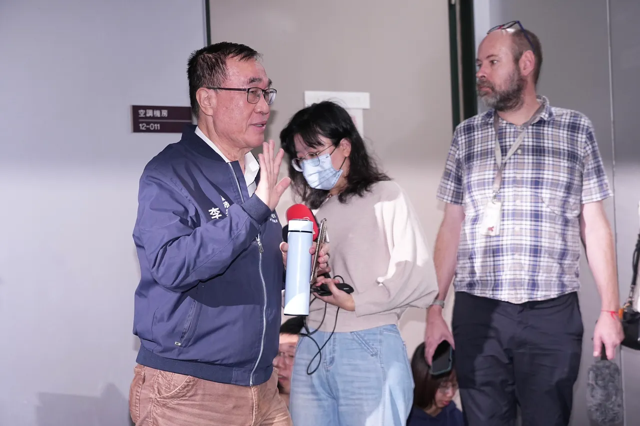 台北市副市长李四川今上午赴「1219事件紧急维安应变小组会议」。彭欣伟摄