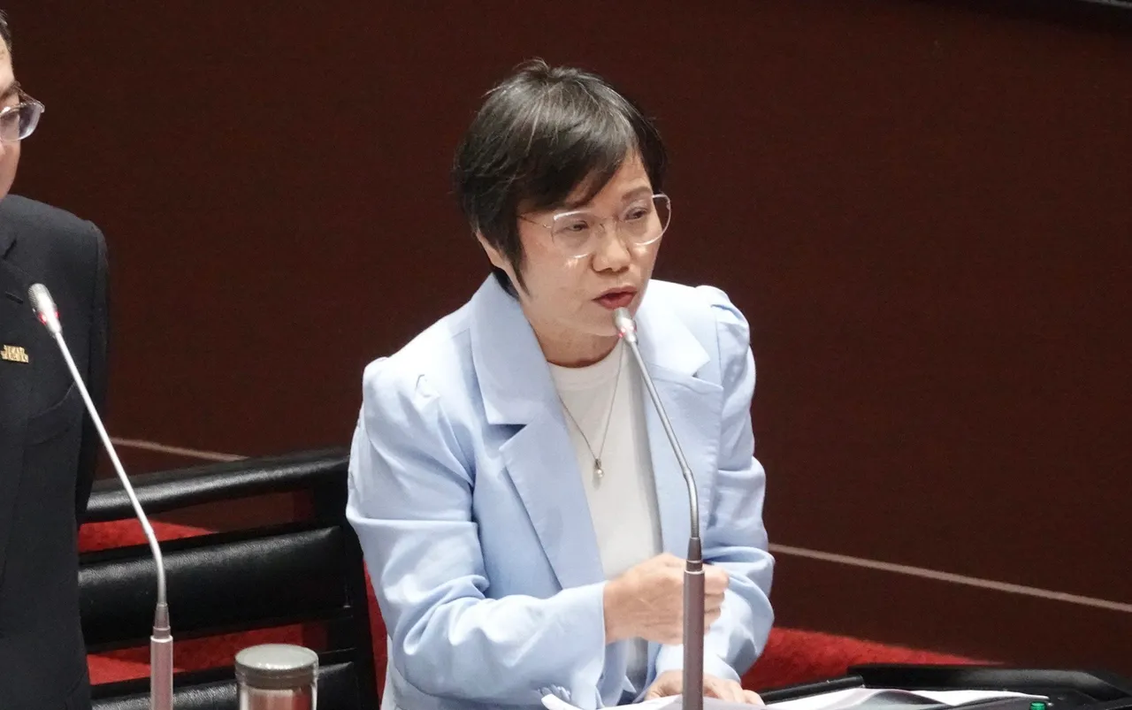 内政部长刘世芳。庄宗达摄