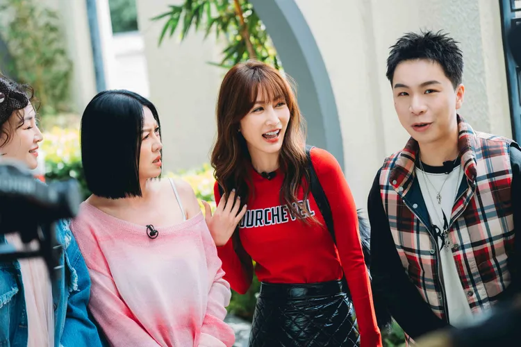 花花（左起）、曾莞婷、苗可麗一看到導遊是派翠克，當場大喊「退貨」。東森綜合台提供