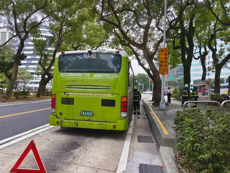 北市公車連環車禍。翻攝畫面