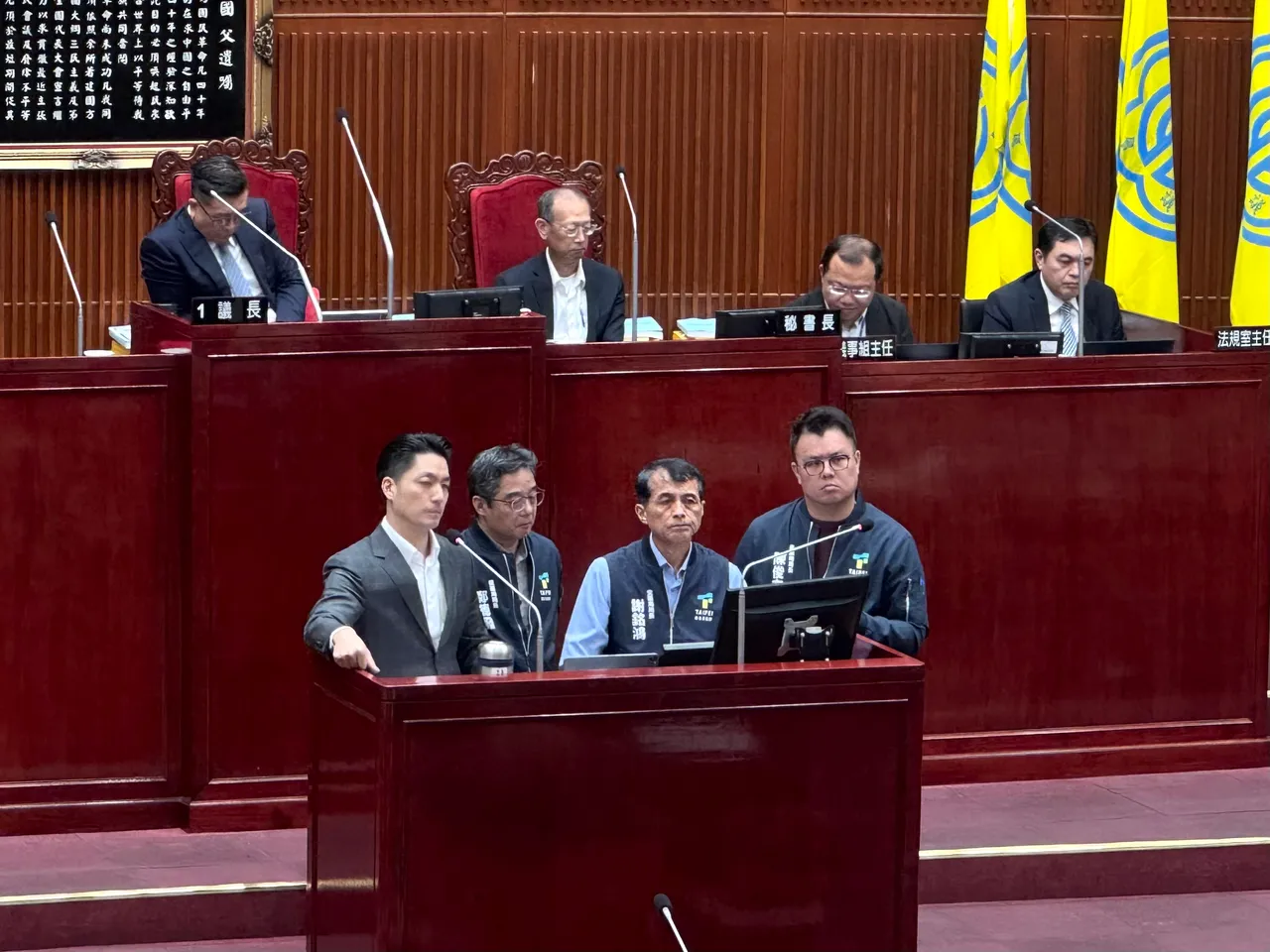 蒋万安回应将加速整治北投旧双溪河步道。张彩茜摄