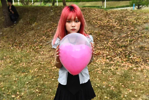 脾氣不太好？！被封情緒性女聲　愛過頭！把億萬偶像簽名刺在手上