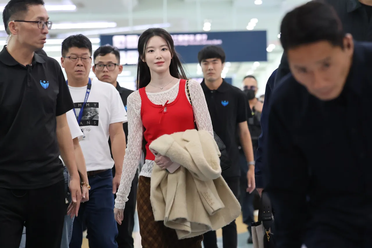 舒华白到发亮。特勤中心摄