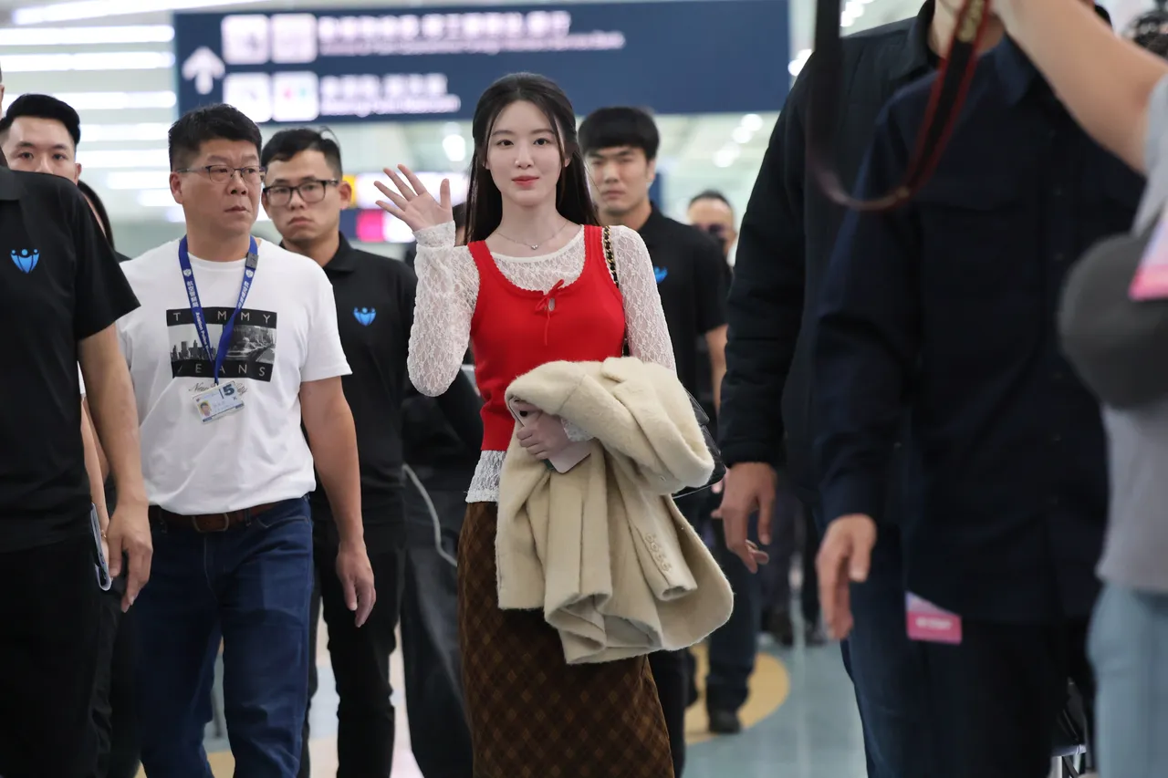 舒华担任ACON主持人。特勤中心摄