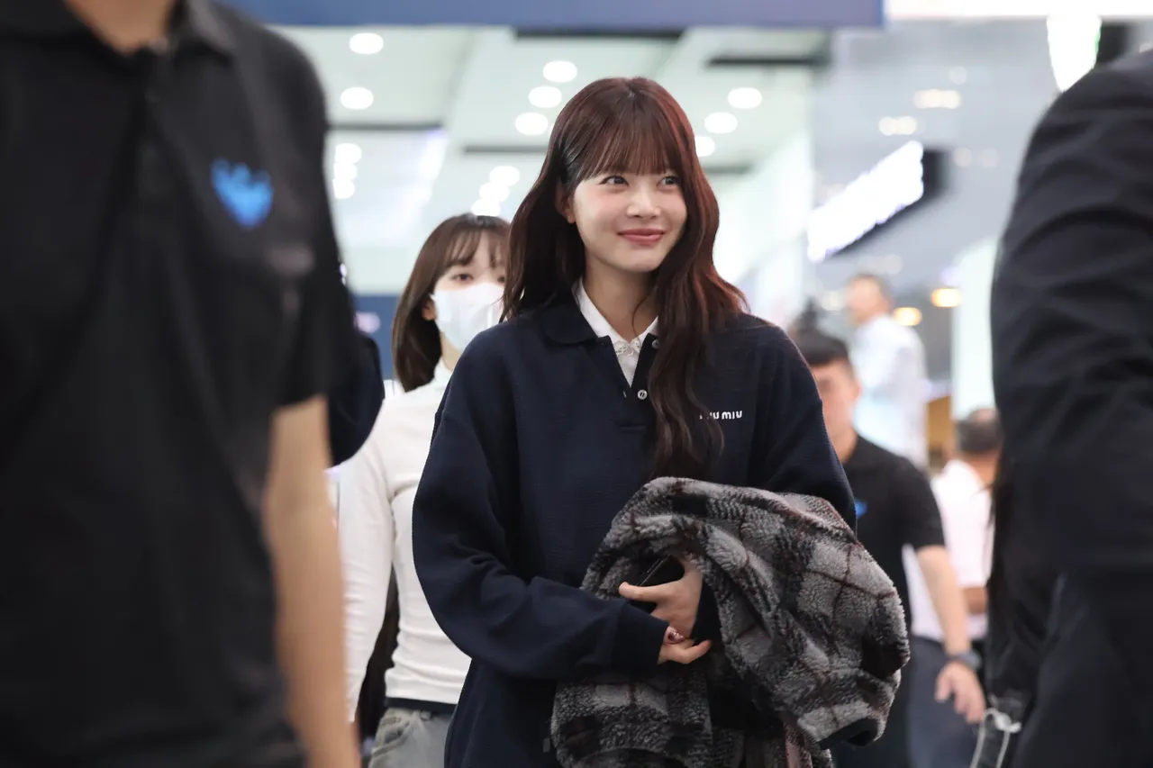 LE SEERFIM老么洪恩采笑容满面。特勤中心摄