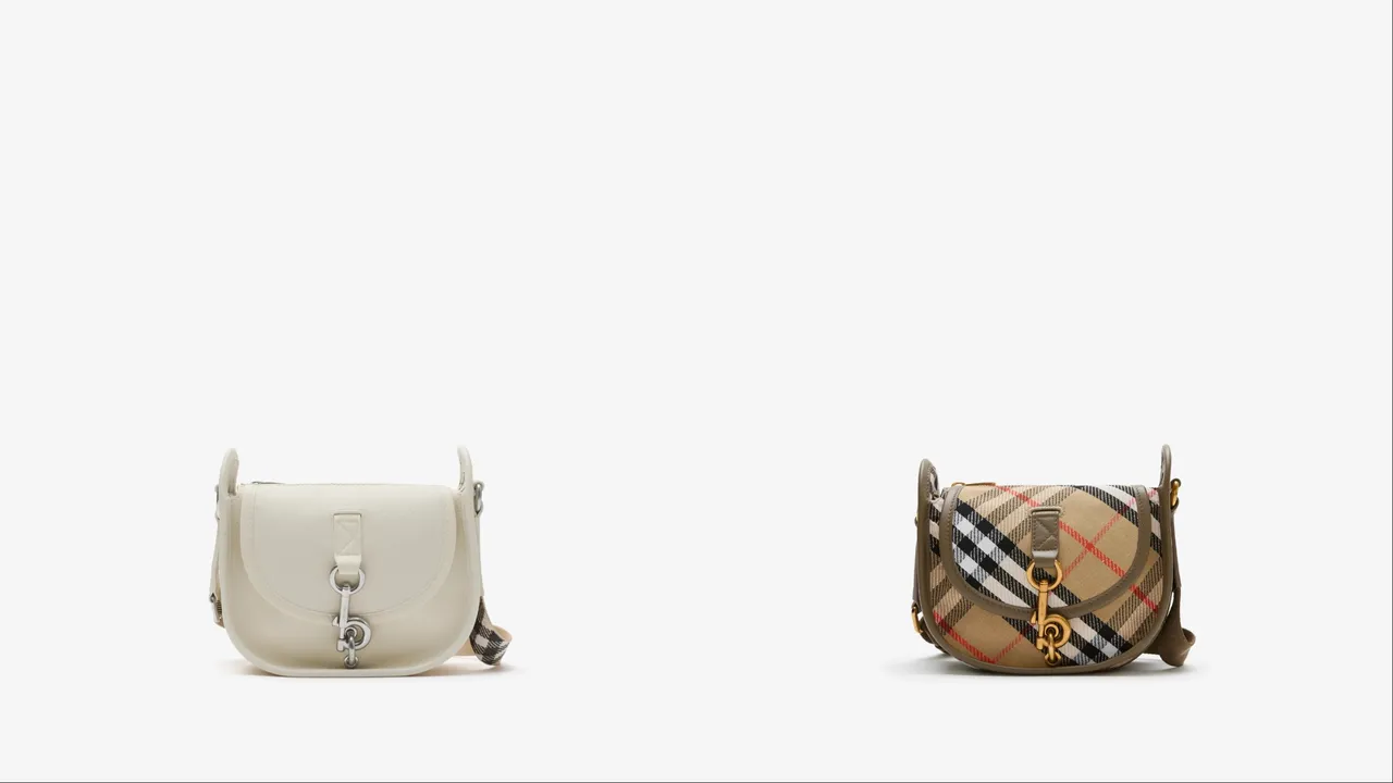 Burberry迷你B Clip信差包，各6万9000元。品牌提供