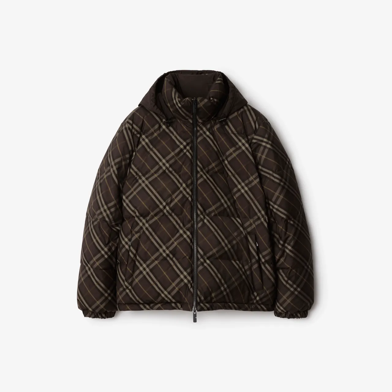 Burberry松露棕色双面两穿格纹Snowdon羽绒外套，6万9000元。品牌提供