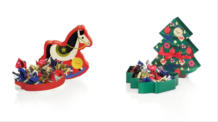 Venchi木馬造型精選巧克力（左）1300元、聖誕樹型精選巧克力（右）1450元。品牌提供