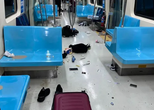 捷运北门站晚间大逃窜！男子持伞吓坏全车　目击者惊：像尸速列车