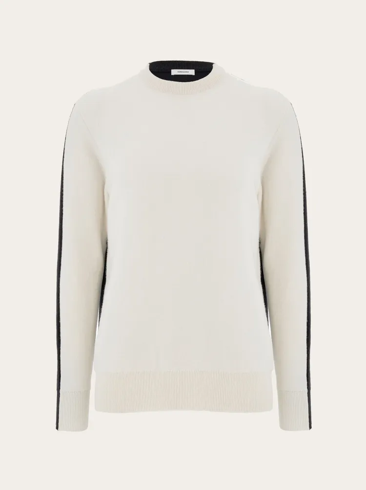 Ferragamo寬鬆雙色針織衫，6萬900元。品牌提供