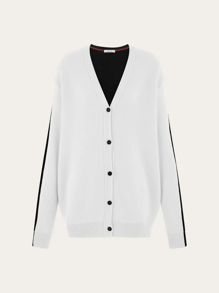 Ferragamo雙色開襟衫，6萬9900元。品牌提供