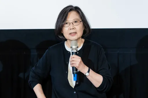 蔡英文看《大濛》 哽咽發聲　80歲阿公每天捧場已10幾刷