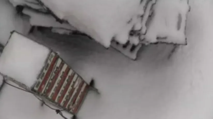 合欢山庄雪厚标尺。即时影像监视器