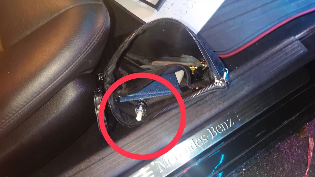 警方在陈男车内寻获依托咪酯烟弹。翻摄照片