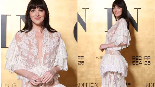 达珂塔强生套Chloé透视蕾丝裙美翻　深V开到腹部当「辣仙女」