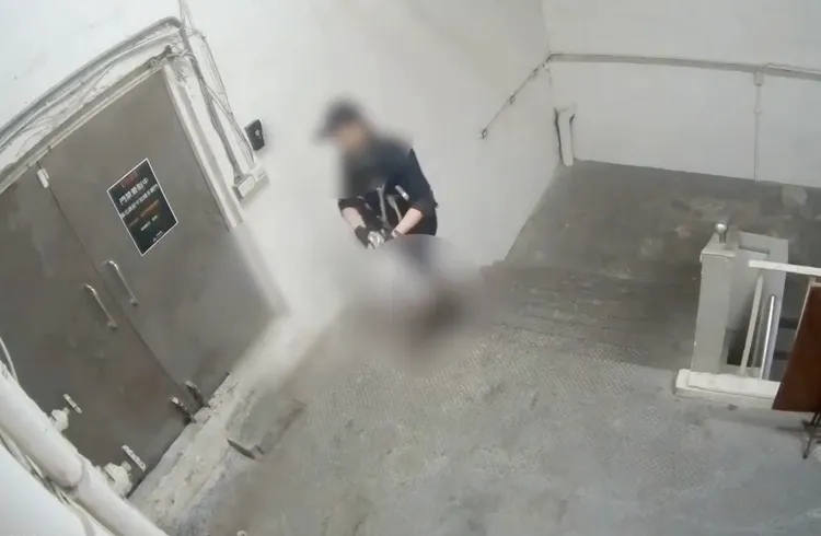 張文犯案後直登誠品南西店6樓頂樓墜樓身亡。民眾提供