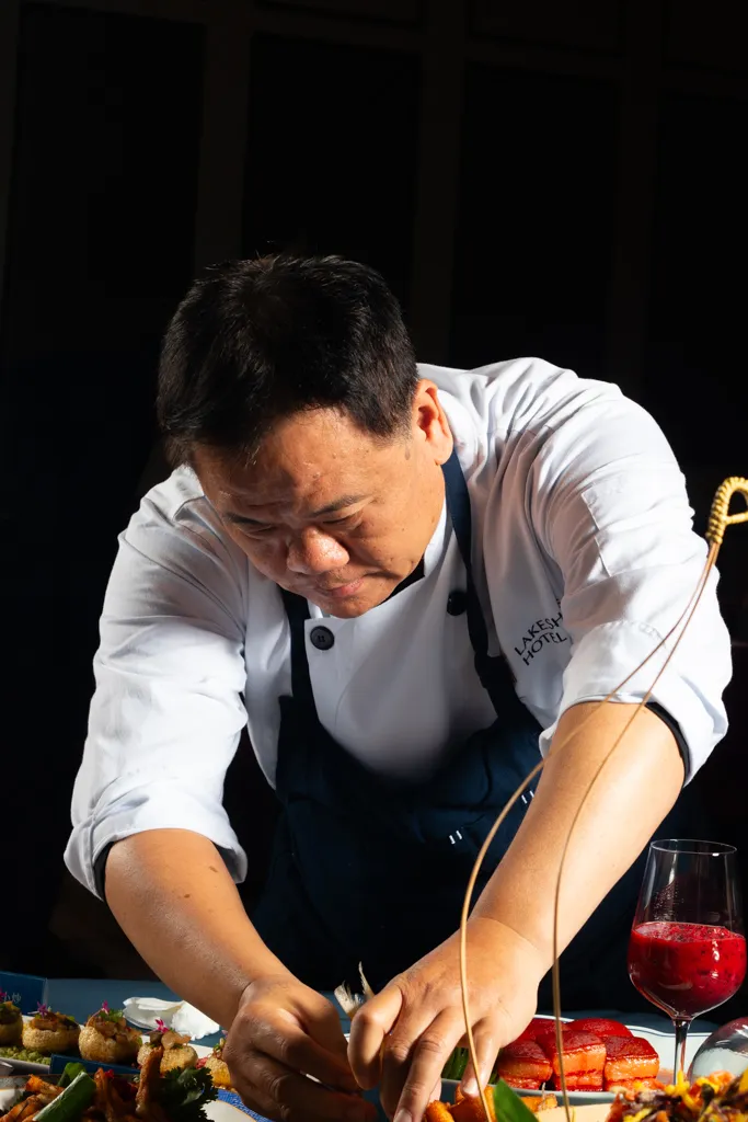 煙波集團邀請同時獲得米其林一星與綠星殊榮的主廚蔡瑞郎領銜，創新研發並詮釋經典客家菜。煙波國際觀光集團提供