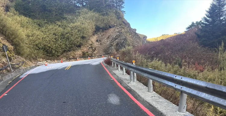 寒流来袭合欢山道路常出现积雪情况。太管处提供