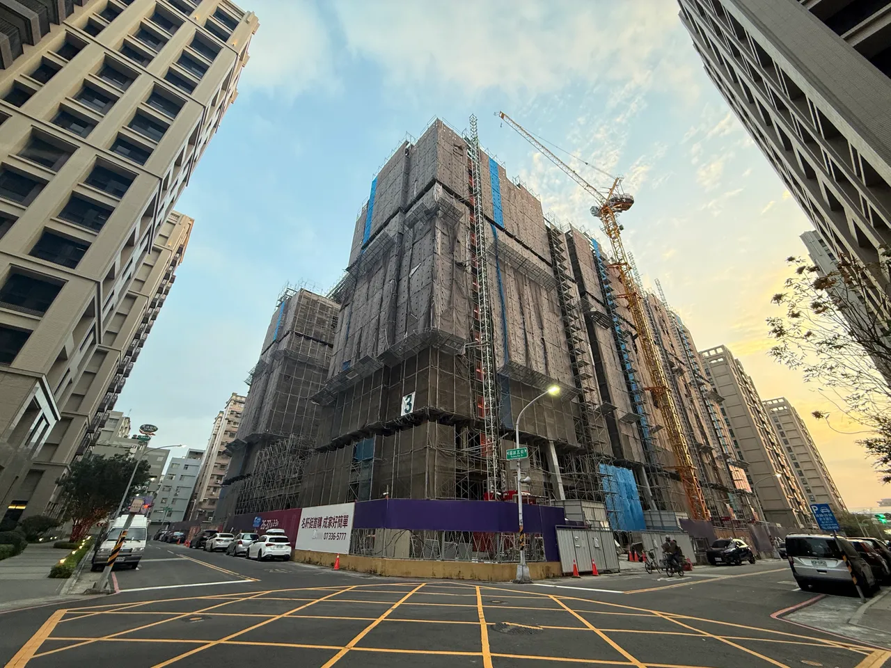 名轩开发位于凤山福诚段「名轩亚湾城」，则想要挑战区段3字头成交行情。叶家铭摄