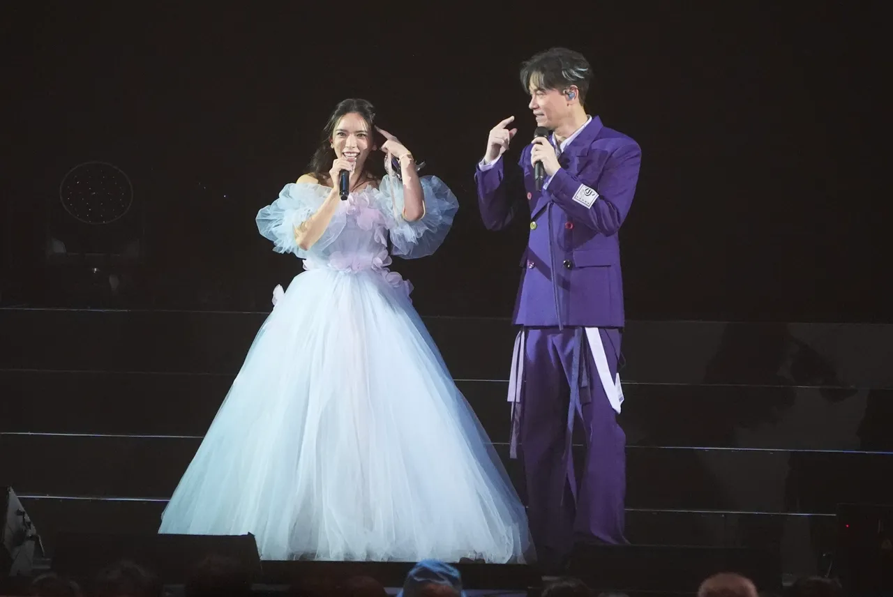  Lee Yeon Ji惊喜与李圣杰合照。彭欣伟摄