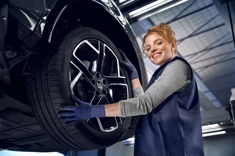 米其林輪胎「買三送一」活動這次也同步回歸。業者提供