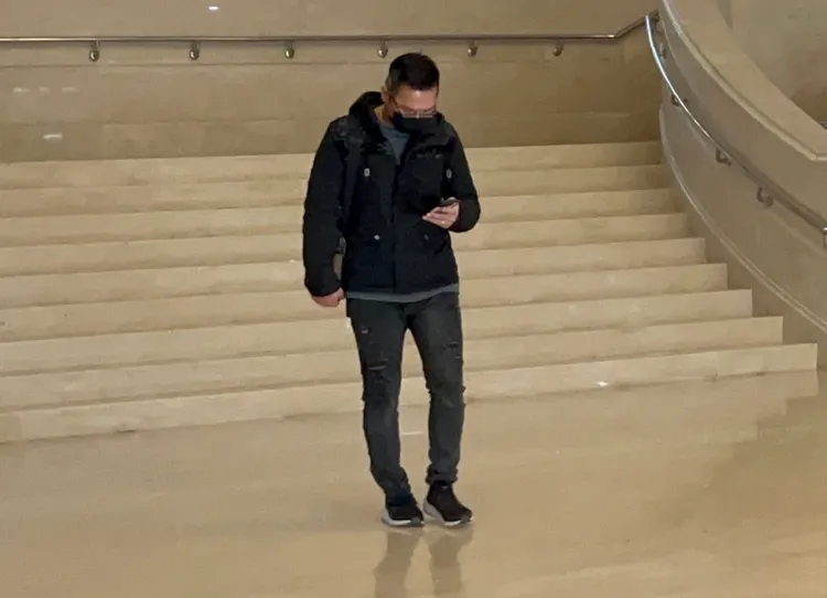 刘男今出庭。翻摄画面