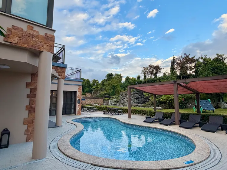 格蘭別墅區總統套房戶外泳池。莊偉祺攝